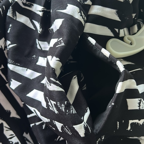 Vince Camuto black white striped dress black white fit flare sleeveles… - Picture 11 of 11